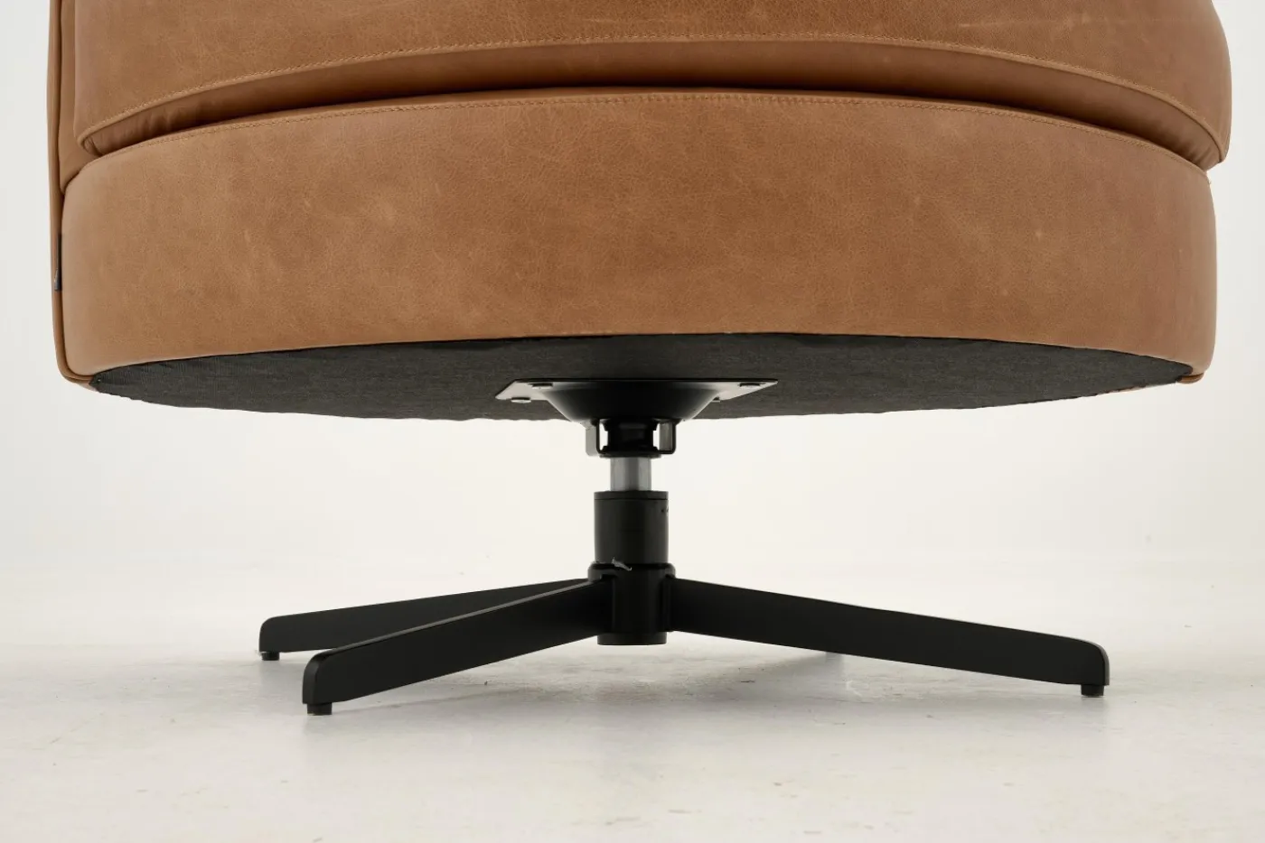 Fauteuils|Sièges<Flamant MARCHETTI, fauteuil, cuir , rotatif Cognac